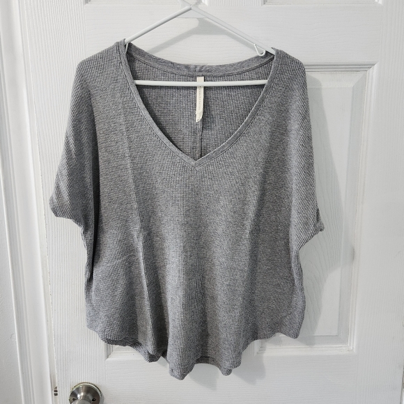 Aritzia The Group By Babaton Berry TShirt - Picture 2 of 3